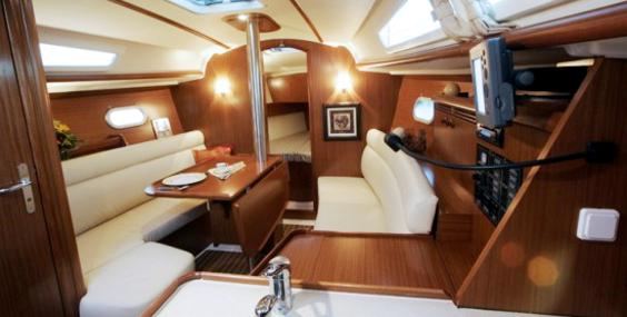 The Jeanneau Sun Odyssey 32i main cabin. Image courtesey & with permission of Chantiers Jeanneau S.A.