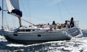 The Sun Odyssey 44i underway. Image courtesey & with permission of Chantiers Jeanneau S.A.