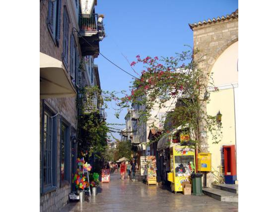Sailing holiday locations in Greece: Navplíon is full is small streets filled with shops and resturants