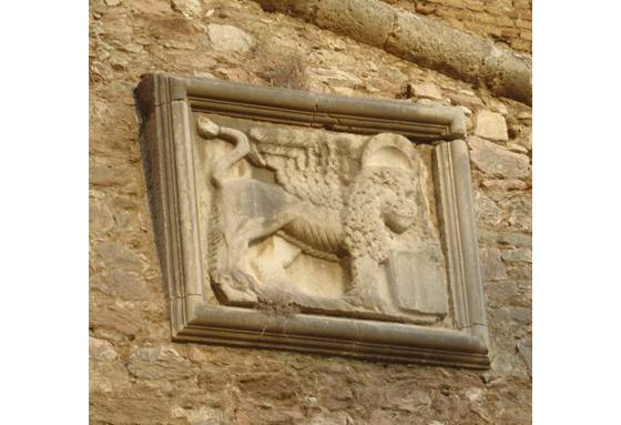 Sailing holiday locations in Greece: The winged lion is the symbol of Venice and the Venetians and is to be found particularly on parts of city walls and fortress